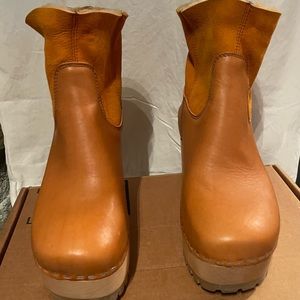 Swedish Hasbeen tan clog boots size 7